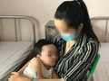 Trẻ bị dính lưỡi cùng mẹ tới thăm khám tại Bệnh viện Nhi Trung ương. Ảnh: Bệnh viện Nhi Trung ương.