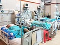 Mỗi ngày có hơn 30 bệnh nhân là người cao tuổi vào viện trong tình trạng cấp cứu. Ảnh: Minh Thúy