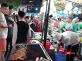 Một khu chợ vào buổi đêm