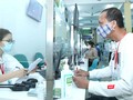 Bệnh nhân thanh toán viện phí tại Bệnh viện Hữu nghị Việt Đức (Ảnh: Thảo My)
