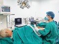 Bệnh nhân suy giãn tĩnh mạch được can thiệp bằng sóng cao tần (Ảnh: Đỗ Nhâm) 