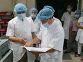 Thứ trưởng Bộ Y tế Nguyễn Trường Sơn kiểm tra công tác cách ly, điều trị bệnh nhân mắc COVID-19 (Ảnh: Vũ Mạnh Cường)