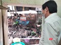 Xưởng sản xuất bánh trung thu Hương Trà nằm ngay cạnh rãnh nước thải (Ảnh: Minh Thúy)