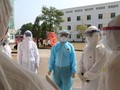 Các bác sĩ kiểm tra công tác phòng dịch (Ảnh - BYT) 