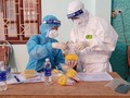 Nhân viên y tế làm việc trong phòng xét nghiệm COVID-19 (Ảnh - BYT)