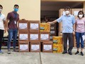 Cán bộ tiếp nhận thuốc và sản phẩm y dược cổ truyền tại Bệnh viện Y học Cổ truyền Bắc Giang (Ảnh - Đức Duy)