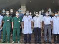 TS. Phạm Ngọc Thạch - Giám đốc Bệnh viện Bệnh Nhiệt đới Trung ương - gặp mặt 30 bác sĩ, điều dưỡng lên đường chống COVID-19 ở TP. Hồ Chí Minh (Ảnh - Đặng Thanh) 