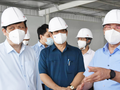 Bộ trưởng Bộ Y tế Nguyễn Thanh Long và Bí thư Thành ủy TP.HCM Nguyễn Văn Nên kiểm tra tiến độ thiết lập các trung tâm hồi sức tích cực COVID-19 (Ảnh - Khôi Nguyễn)