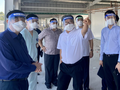 GS.TS. Trần Bình Giang - Giám đốc BV Hữu nghị Việt Đức giới thiệu với Bộ trưởng Nguyễn Thanh Long mở rộng quy mô Trung tâm hồi sức tích cực ở TP. HCM (Ảnh - Vũ Mạnh Cường)