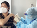 Người dân được tiêm vaccine phòng COVID-19 (Ảnh - VNVC)