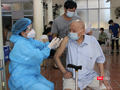 Người cao tuổi được tiêm vaccine COVID-19 (Ảnh - Minh Thuý) 