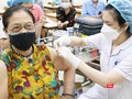 Người cao tuổi được tiêm vaccine COVIVD-19 (Ảnh - Minh Thuý)