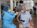 Người cao tuổi được tiêm vaccine COVID-19 (Ảnh - Minh Thuý)