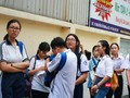 Các thí sinh cùng nhau thảo luận trong buổi sáng thi đầu tiên