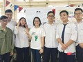 Cô Phạm Thị Hoa (ở giữa) là giáo viên Toán có nhiều năm kinh nghiệm trong luyện thi Đại học