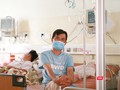 Tránh để bệnh nhân sốt xuất huyết nằm la liệt, người bệnh nặng nằm chung với người mới bị bệnh