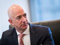 Jeff Bezos tỷ phú giàu nhất trong lịch sử. 