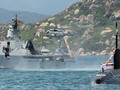 Tàu ngầm lớp Kilo và chiến hạm Gepard của hải quân Việt Nam trên vịnh Cam Ranh