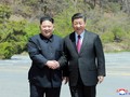 Lãnh đạo Triều Tiên Kim Jong Un và chủ tịch Trung Quốc Tập Cận Bình tại Đại Liên, Trung Quốc.