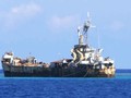Tàu cũ của Philippines trên bãi Cỏ Mây thuộc quần đảo Trường Sa của Việt Nam. Ảnh: Sina