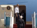 Ông Obama cho cựu Tổng thống Bill Clinton "quá giang" về nhà trên Air Force One.