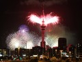  Pháo hoa đón chào năm mới 2017 ở bắn từ tháp Sky Tower ở New Zealand