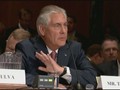 Ông Tillerson ngồi nghe quyết định của ủy ban Thượng viện Mỹ xác nhận làm Ngoại trưởng Mỹ