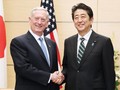 Bộ trưởng quốc phòng Mỹ và Thủ tướng Nhật Bản.
