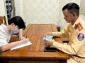 Nam tài xế L làm việc với công an.