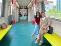 Cận cảnh bên trong tàu “hành trình xanh” chạy bon bon trên đường sắt Metro Nhổn – ga Hà Nội