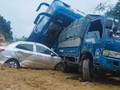 Sạt lở vùi lấp nhiều phương tiện ở quốc lộ, 2 người chết và mất tích, 10 người bị thương