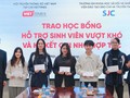 Tạp chí điện tử VietTimes trao học bổng cho sinh viên báo chí nghèo vượt khó