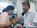 Ông Li Ding chia sẻ lòng biết ơn đến bác sĩ BV Chợ Rẫy cũng như đất nước Việt Nam. Ảnh: Nguyễn Trăm