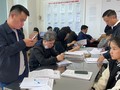 Một văn phòng tiếp nhận hồ sơ đăng ký đất đai tại Hà Nội dịp đầu năm. Ảnh: Lệ Chi