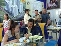 Khách hàng tìm hiểu thủ tục mua nhà tại một dự án nhà ở xã hội ở quận 7, TP.HCM