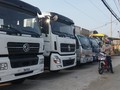 Xe tải nặng nhập khẩu từ Trung Quốc trưng bày tại Công ty Phú Cường (huyện Bình Chánh, TP.HCM)