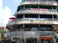 Tòa nhà "Hàm cá mập", nơi kinh doanh vào loại đắt đỏ bậc nhất Thủ đô.