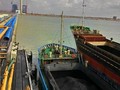 EVN đã phải đầu tư một cảng biển lớn để nhập than cho cụm Nhà máy nhiệt điện Duyên Hải - Ảnh: Mạnh Quân