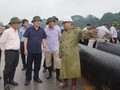 Bộ trưởng Xây dựng kiểm tra việc khắc phục sự cố vỡ đường ống khiến 2 thành phố Hạ Long, Cẩm Phả mất nước sinh hoạt.