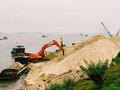 Khai thác cát trên sông Hồng (ảnh nguồn Internet)