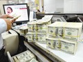 Món nợ phải trả trước mắt chưa qua thì món nợ phải trả khác lại đến. Và việc phát hành trái phiếu chính phủ ra thị trường quốc tế sẽ càng trở nên cấp bách. Ảnh: KINH LUÂN