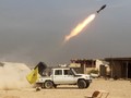 Các chiến binh người Shiite bắn rốc-két về phía IS khi đang tiến về phía Baiji, Iraq - Ảnh: AFP