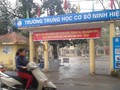 Hàng nghìn học sinh ở Ninh Hiệp đã nghỉ học tham gia phản đối xây Trung tâm Thương mại