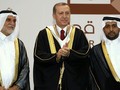 Tổng thống Thổ Nhĩ Kỳ Recep Tayyip Erdogan trong buổi lễ nhận bằng tiến sĩ danh dự của Đại học Qatar vào ngày 2.12