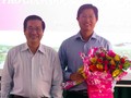 Ông Huỳnh Minh Tuấn (phải) giám đốc sở trẻ nhất của tỉnh Đồng Tháp - Ảnh: Ông Tuấn lúc được bổ nhiệm làm phó giám đốc sở - cổng thông tin điện tử Đồng Tháp