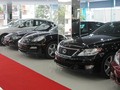 Từ cuối năm ngoái, anh Thịnh (Bắc Từ Liêm, Hà Nội) có nhu cầu mua một chiếc Mercedes GLE 400 4Matic. Nhưng khi biết đầu năm nay, một số sắc thuế nhập khẩu ôtô nguyên chiếc về Việt Nam sẽ giảm đáng kể nên đầu tuần này, anh quyết định đặt xe. Tuy nhiên, trá