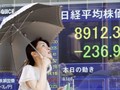 “Địa chấn” ở Nhật Bản: Nikkei mất 900 điểm, lợi suất trái phiếu bằng 0