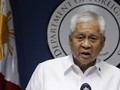 Ngoại trưởng Philippines Albert del Rosario.