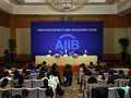 Chủ tịch AIIB Kim Lập Quần (giữa) phát biểu tại cuộc họp đầu tiên của AIIB tại thủ đô Bắc Kinh (Trung Quốc).