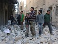 Người dân Syria tại một thị trấn từng bị Mặt trận Al-Nusra chiếm đóng. (Nguồn: AFP/TTXVN)